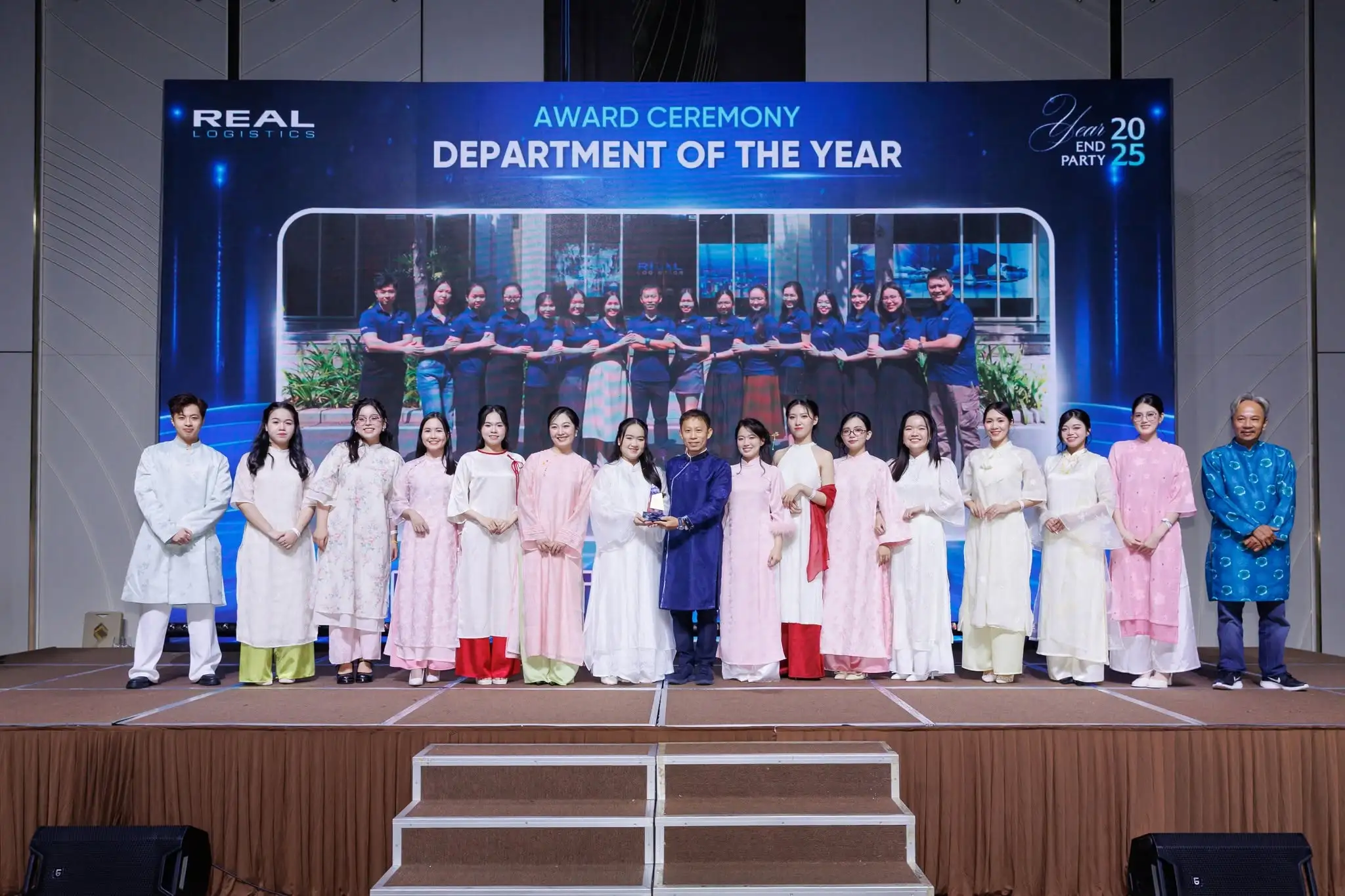 year-end-party-2025-sum-vay-yeu-thuong-8.webp
